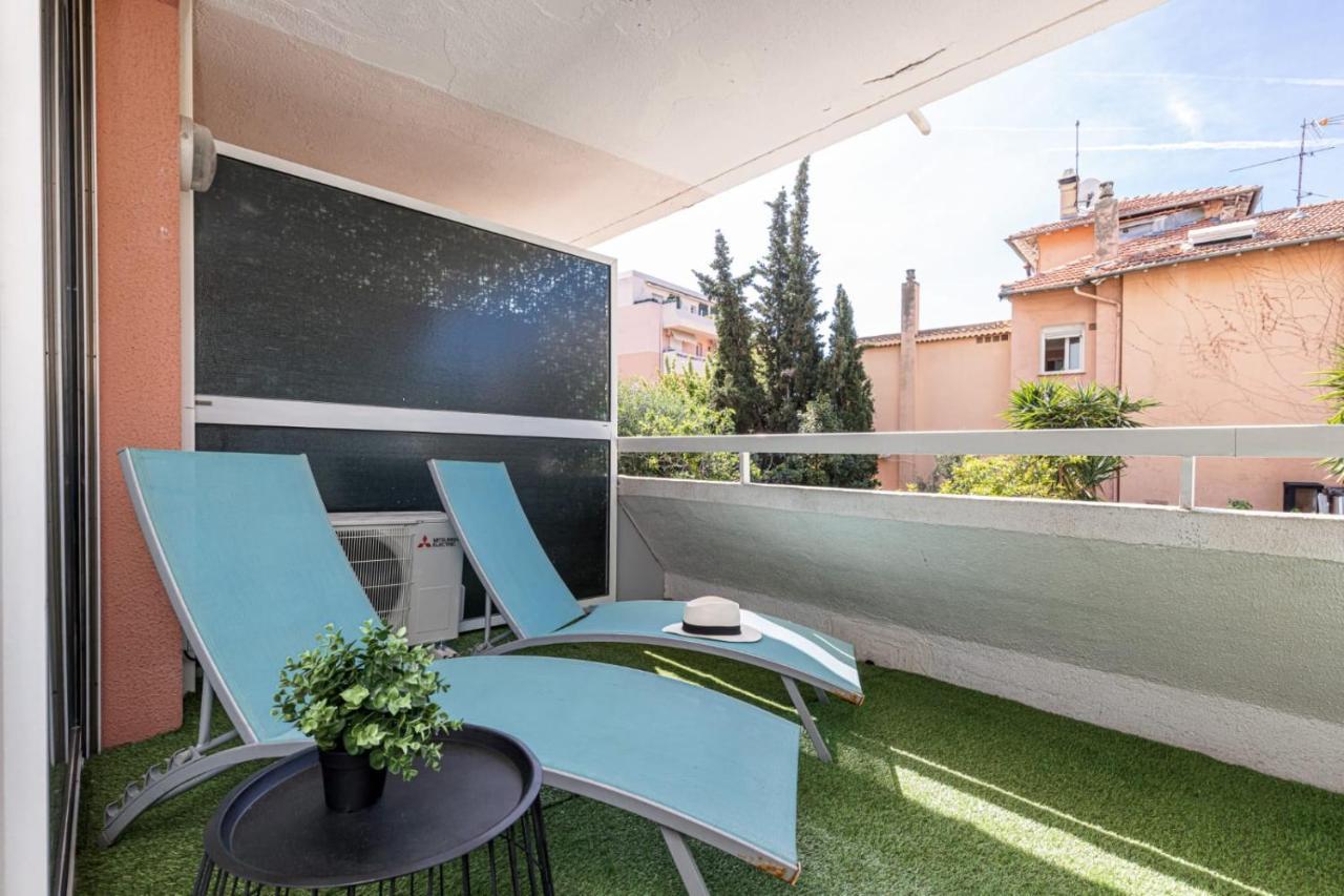 Pretty Studio Swimming Pool And Sea Cagnes-sur-Mer Exterior photo