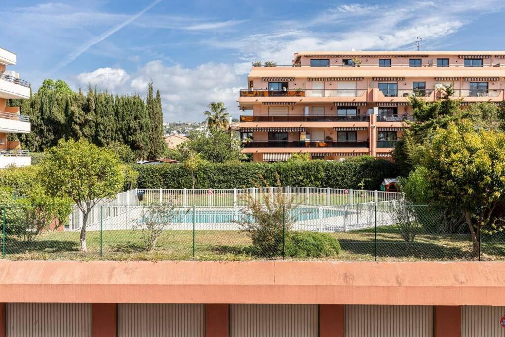 Pretty Studio Swimming Pool And Sea Cagnes-sur-Mer Exterior photo