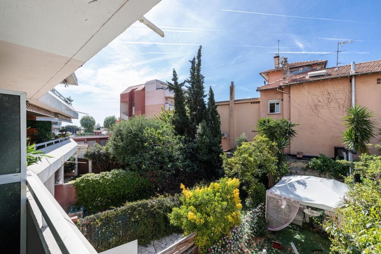 Pretty Studio Swimming Pool And Sea Cagnes-sur-Mer Exterior photo